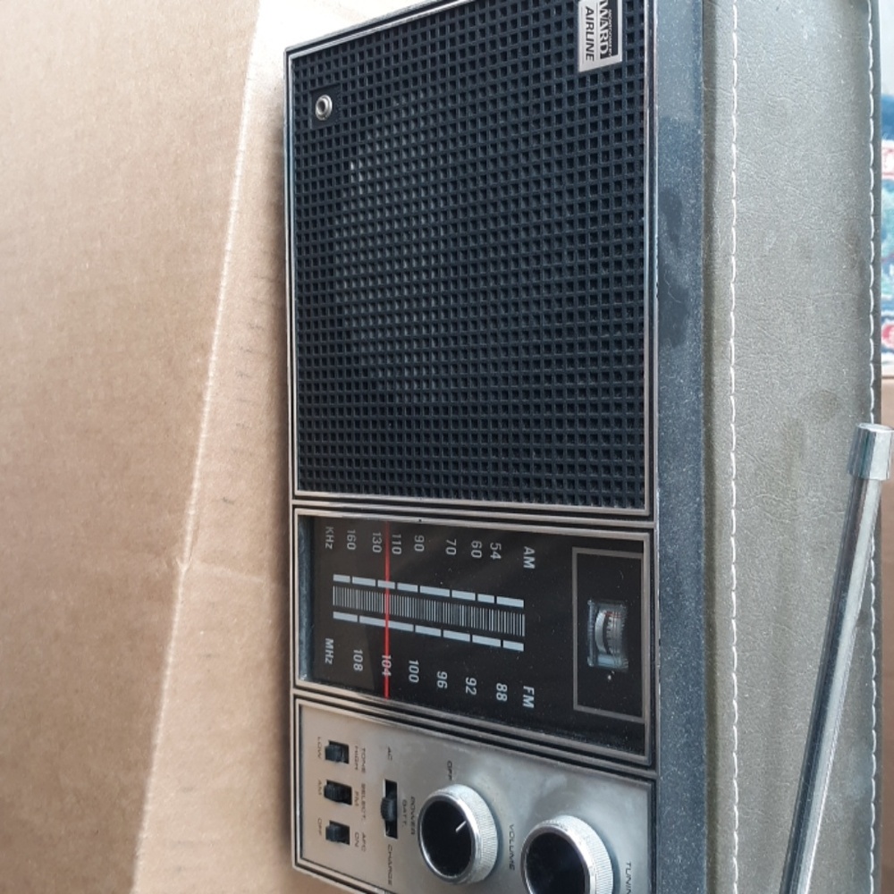 Vintage 60's Radio 🎵⚡🎵 - Picture 1 of 5